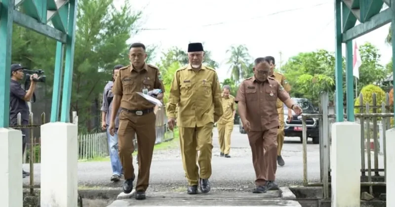 Gubernur Mahyeldi saat kegiatan Refleksi Sektor Pertanian Sumbar yang digelar di Aula Kantor Disbuntanhor) Sumbar, Selasa (30/12/2025). (Foto: ADPSB)
