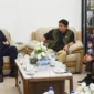 Wali Kota Padang, Fadly Amran saat menerima kunjungan Pengurus KONI Sumbar di kediaman resmi wali kota, Rabu (31/12/2025). (Foto: Prokopim Padang)