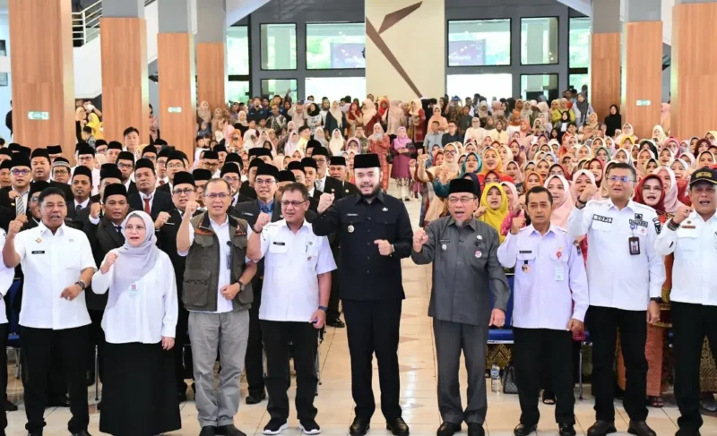 Wali Kota Padang, Fadly Amran melantik 169 pejabat administrator, pengawas, fungsional, dan kepala sekolah, Rabu (31/12/2025). (Foto: Prokopim Padang)