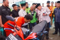 Baznas Padang bekerja sama dengan para mitra memberikan servis gratis kepada 300 pengemudi ojol di Padang. (Foto: Prokopim Padang)