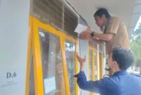 Pemko Padang memasang tiga Starlink di Huntara Rusus Nelayan. (Foto: Diskominfo Padang)