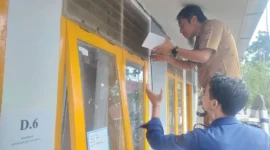 Pemko Padang memasang tiga Starlink di Huntara Rusus Nelayan. (Foto: Diskominfo Padang)