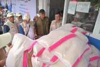 Sekdaprov Sumbar, Arry Yuswandi saat menghadiri kegiatan WAMY di Posko SMP Negeri 44 Batu Busuk, Kota Padang, Sabtu (27/11/2025). (Foto: ADPSB)