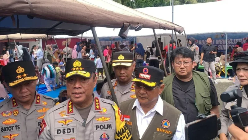 Bupati Padang Pariaman John Kenedy Azis mendampingi kunjungan kerja Wakapolri Komjen Pol. Dedi Prasetyo di wilayah hukum Polres Padang Pariaman, Minggu (28/12/2025). (Foto: Kominfo Padang Pariaman)