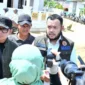 Wali Kota Padang Fadly Amran memberi keterangan pers kepada wartawan. (Foto: Prokopim Padang)