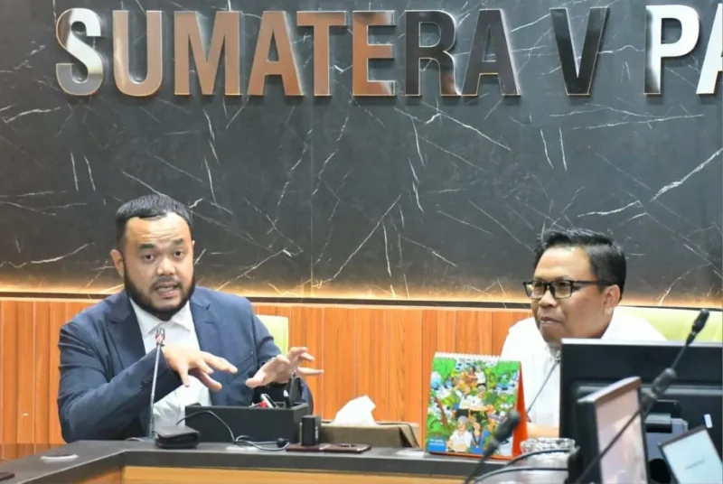 Wali Kota Padang Fadly Amran bertemu Kepala BWS Sumatera V Padang Naryo Widodo di Kantor BWS Sumatera V Padang, Selasa (30/12/2025). (Foto: Prokopim Padang)