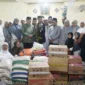 Wakil Wali Kota Padang Maigus Nasir menyerahkan bantuan kemanusiaan kepada warga terdampak bencana alam di Nagari Paninggahan, Kabupaten Solok, Senin (29/12/2025). (Foto: Diskominfo Padang)