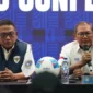 Ketua Badan Tim Nasional sekaligus anggota Komite Eksekutif (Exco) PSSI, Sumardji didampingi anggota Exco, Endri Erawan saat jumpa media di Jakarta, Selasa (16/12). (Foto: PSSI)