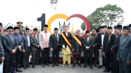 Wali Kota Bukittinggi Ramlan Nurmatias melaunching Name Sign Satu Abad Jam Gadang sebagai penanda awal menuju peringatan 100 tahun Jam Gadang. (Foto: Pemko Bukittinggi)
