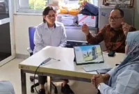 Anggota DPRD Pessel, Novermal saat melakukan koordinasi dengan Balai Wilayah Sungai Sumatera V di Padang. (Foto: Dok. Novermal)