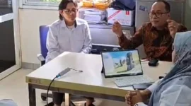 Anggota DPRD Pessel, Novermal saat melakukan koordinasi dengan Balai Wilayah Sungai Sumatera V di Padang. (Foto: Dok. Novermal)