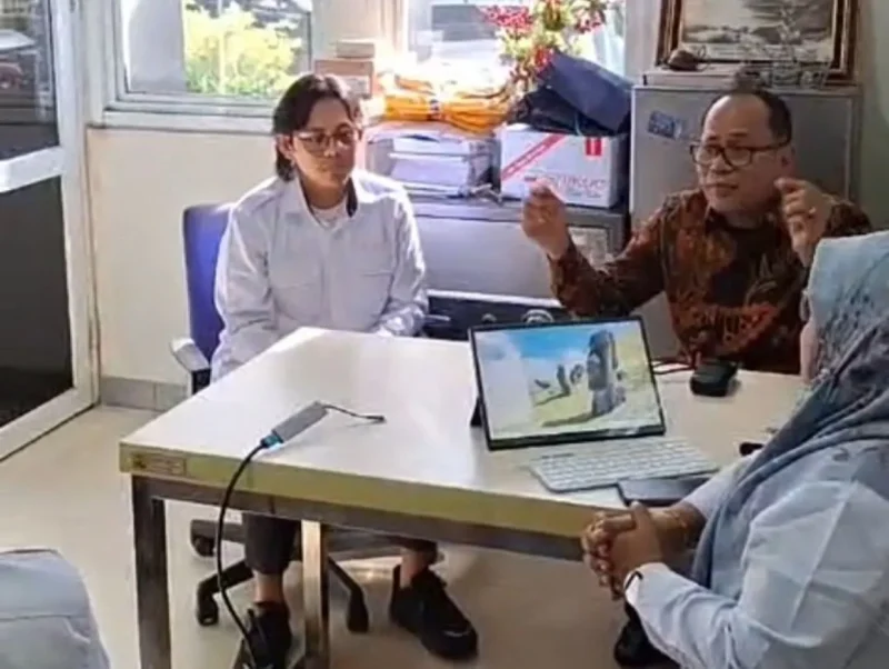 Anggota DPRD Pessel, Novermal saat melakukan koordinasi dengan Balai Wilayah Sungai Sumatera V di Padang. (Foto: Dok. Novermal)