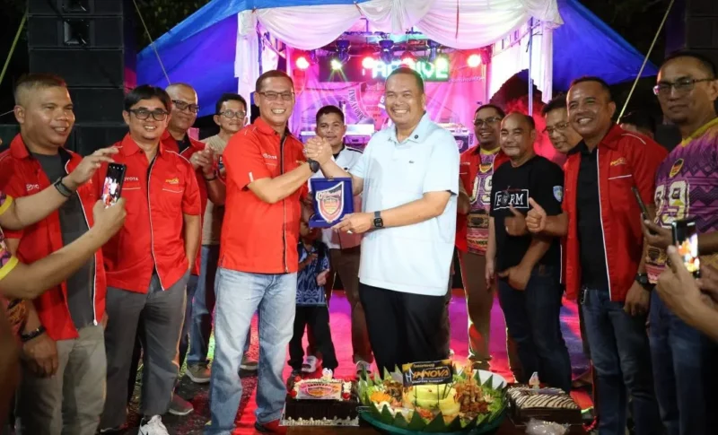 Wali Kota Pariaman Yota Balad mengapresiasi Anniversary ke-9 Innova Community Sumbar dan peluncuran logo baru di Kota Pariaman, Sabtu (17/1/2026). (Foto: Kominfo Kota Pariaman)