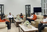 Wali Kota Padang, Fadly Amran saat menerima audiensi Kepala BPS Kota Padang Dessi Febriyanti di Kediaman Resmi Wali Kota, Rabu (21/1/2026). (Foto: Diskominfo Padang)