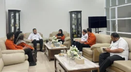Wali Kota Padang, Fadly Amran saat menerima audiensi Kepala BPS Kota Padang Dessi Febriyanti di Kediaman Resmi Wali Kota, Rabu (21/1/2026). (Foto: Diskominfo Padang)