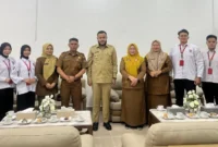 Wali Kota Padang Fadly Amran menerima audiensi Duta GenRe Kota Padang di Rumah Dinas Wali Kota, Selasa (20/1/2026). (Foto: Diskominfo Padang)