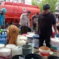 BPBD Padang menyalurkan bantuan air bersih untuk warga terdampak banjir bandang di Kota Padang. (Foto: FB Diskominfo Padang)