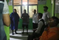 Pemkab Padang Pariaman mengungsikan masyarakat terdampak banjir Surantih ke SD Negeri 19 Surantih. (Foto: Kominfo Padang Pariaman)