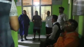Pemkab Padang Pariaman mengungsikan masyarakat terdampak banjir Surantih ke SD Negeri 19 Surantih. (Foto: Kominfo Padang Pariaman)