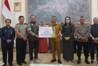 Wakil Wali Kota Padang Panjang menerima Bantuan Atensi senilai Rp1,09 miliar dari kemensos RI di Rumah Dinas Wali Kota, Selasa (27/1/2026). (Foto: Kominfo Padang Panjang)