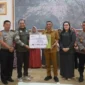 Wakil Wali Kota Padang Panjang menerima Bantuan Atensi senilai Rp1,09 miliar dari kemensos RI di Rumah Dinas Wali Kota, Selasa (27/1/2026). (Foto: Kominfo Padang Panjang)