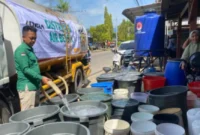 Baznas Padang menyalurkan air bersih sebanyak 208.000 liter untuk warga terdampak kekeringan di sejumlah wilayah Kota Padang. (Foto: Baznas Padang)