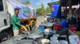 Baznas Padang menyalurkan air bersih sebanyak 208.000 liter untuk warga terdampak kekeringan  di sejumlah wilayah Kota Padang. (Foto: Baznas Padang)