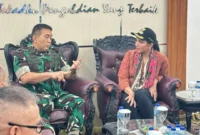 Bupati Dharmasraya Annisa Suci Ramadhani menemui Pangdam XX/TIB Mayjen TNI Arief Gajah Mada di Padang, Kamis (22/1/2026). (Foto: Pemkab Dharmasraya)