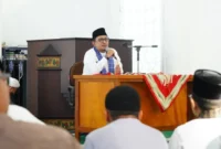 Bupati Tanah Datar Eka Putra menyampaikan sambutan saat peringatan Isra Mi’raj Nabi Muhammad SAW 1447 H di Masjid Nurul Amin, Pagaruyung, Jumat (23/1/2026). (Foto: Prokopim Tanah Datar)