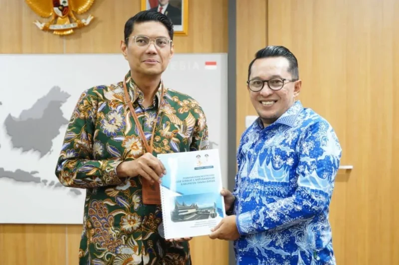 Bupati Tanah Datar Eka Putra menemui Dirjen PDN Kemendag RI, Iqbal Shoffan Shofwan di Ruang Rapat Ditjen PDN, Gedung Kemendag RI, Jakarta, Selasa (13/1/2025). (Foto: Prokopim Tanah Datar)