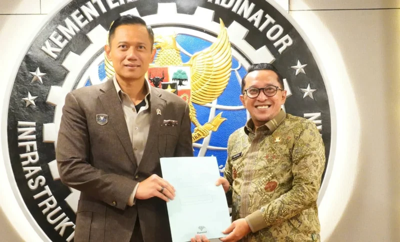 Bupati Tanah Datar Eka Putra menemui Menteri Koordinator Infrastruktur dan Pengembangan Kewilayahan Agus Harimurti Yudhoyono (AHY) di Jakarta. (Foto: Prokopim Tanah Datar)