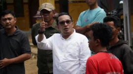 Bupati Tanah Datar Eka Putra meninjau Jalan Usaha Tani Dusun Bayua, Nagari Tanjuang Alam, Kecamatan Tanjuang Baru, Minggu (25/1/2026). (Foto: Prokopim Tanah Datar)