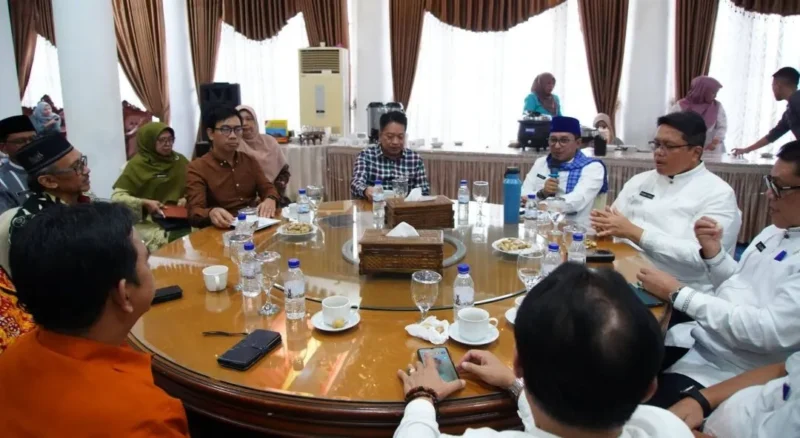 Bupati Eka Putra menerima kunjungan kerja Wakil Kepala BPS RI Sonny Harry Budiutomo Harmadi ke Tanah Datar, Jumat (23/1/2026). (Foto: Prokopim Tanah Datar)
