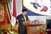 Bupati Padang Pariaman, John Kenedy Azis menyampaikan sambutan pada Rapat Paripurna DPRD dalam rangka peringatan HJK ke-193 Padang Pariaman, Minggu (11/1/2026). (Foto: Kominfo Padang Pariaman)