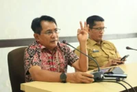 Bupati Padang Pariaman John Kenedy Azis memimpin Rapat Koordinasi Pembahasan Data Rumah Rusak Akibat Bencana Alam di Ruang Rapat Sekretaris Daerah, Selasa (27/1/2026). (Foto: Kominfo Padang Pariaman)