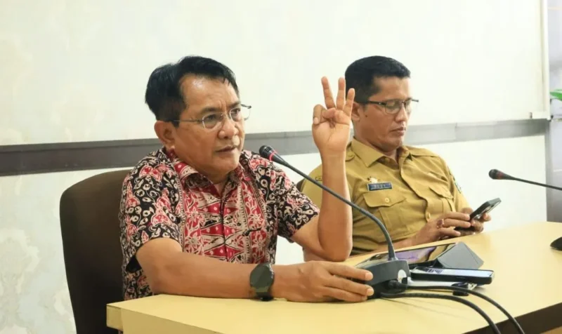 Bupati Padang Pariaman John Kenedy Azis memimpin Rapat Koordinasi Pembahasan Data Rumah Rusak Akibat Bencana Alam di Ruang Rapat Sekretaris Daerah, Selasa (27/1/2026). (Foto: Kominfo Padang Pariaman)