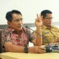 Bupati Padang Pariaman John Kenedy Azis memimpin Rapat Koordinasi Pembahasan Data Rumah Rusak Akibat Bencana Alam di Ruang Rapat Sekretaris Daerah, Selasa (27/1/2026). (Foto: Kominfo Padang Pariaman)