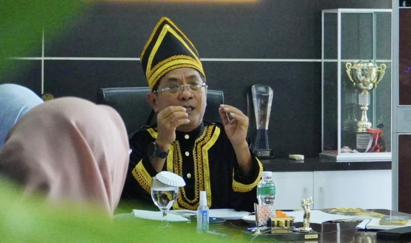 Bupati Padang Pariaman John Kenedy Azis mempresentasikan program unggulan kebudayaan di hadapan dewan juri nasional, Jumat (9/1/2026). (Foto: Kominfo Padang Pariaman)