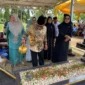 Bupati Pasbar Yulianto memimpin ziarah makam tokoh Pasbar menjelang Hari Jadi ke-22 Kabupaten Pasbar, Sabtu (3/1/2026). (Foto: Kominfo Pasbar)