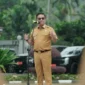 Bupati Solsel Khairunas saat memimpin apel awal tahun di lingkungan Pemkab Solsel, Senin (5/1/2026). (Foto: Humas Pemkab Solsel)