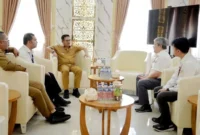 Bupati Solsel Khairunas menerima kunjungan Kepala KP2KP Padang Aro Reginaldi ke Kantor Bupati Solsel, Senin (26/1/2026). (Foto: Humas Pemkab Solsel)