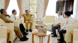 Bupati Solsel Khairunas menerima kunjungan Kepala KP2KP Padang Aro Reginaldi ke Kantor Bupati Solsel, Senin (26/1/2026). (Foto: Humas Pemkab Solsel)