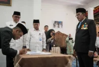 Bupati Tanah Datar, Eka Putra melantik dan mengambil sumpah empat Pejabat Eselon II di Indojolito Batusangkar, Jumat (2/1/2026). (Foto: Prokopim Tanah Datar)