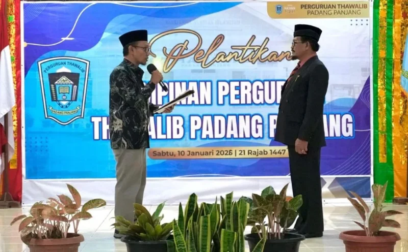 Buya Alizar resmi dilantik sebagai Pimpinan Perguruan Thawalib Padang Panjang periode 2025–2027, Sabtu (10/1/2026). (Foto: Kominfo Padang Panjang)