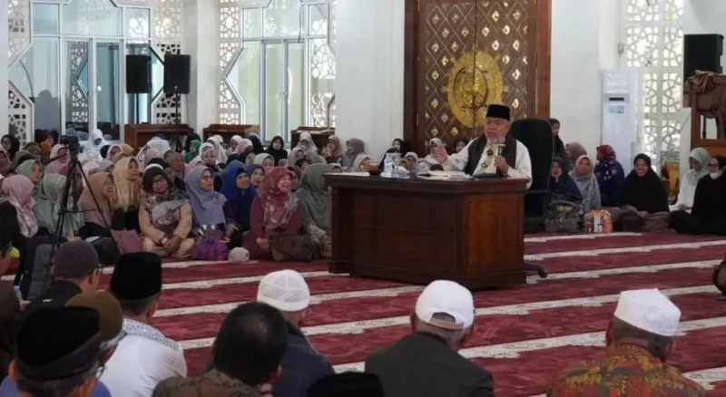 Pemko Padang Panjang memperingati Isra Mikraj dengan mendatangkan penceramah Buya Ristawardi di Islamic Centre, Kamis (15/1/2026). (Foto: Kominfo Padang Panjang)