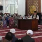 Pemko Padang Panjang memperingati Isra Mikraj dengan mendatangkan penceramah Buya Ristawardi di Islamic Centre, Kamis (15/1/2026). (Foto: Kominfo Padang Panjang)
