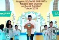 Bupati Solsel, H. Khairunas menyampaikan sambutan dalam acara Lomba Cerdas Qur'an, Jumat (2/1/2026). (Foto: Humas Pemkab Solsel)