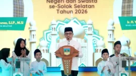 Bupati Solsel, H. Khairunas menyampaikan sambutan dalam acara Lomba Cerdas Qur'an, Jumat (2/1/2026). (Foto: Humas Pemkab Solsel)