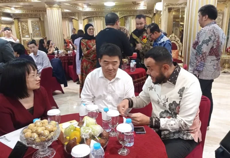 Wali Kota Padang Fadly Amran menerima delegasi Guangdong di Rumah Gadang Baiturrahmah, Senin (19/1/2026) malam. (Foto: Diskominfo Padang)
