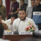 Wali Kota Padang Fadly Amran menghadiri Rakor Percepatan Penanganan Pascabencana Hidrometeorologi di Sumbar yang digelar di Auditorium Gubernur, Jumat malam (30/1/2026). (Foto: Prokopim Padang)